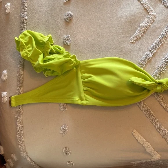 Lime Bikini! 👙 - Picture 4 of 6